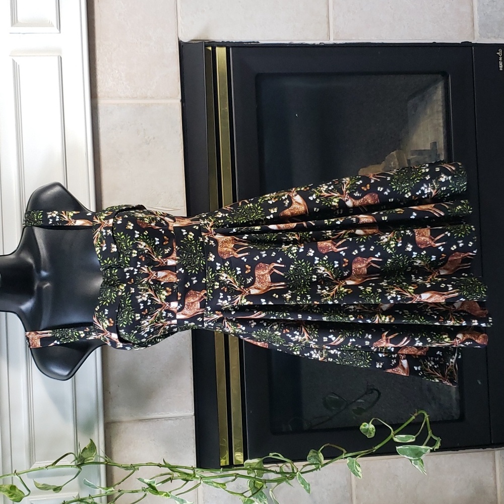 Eva Rose Vintage Style Woodland Dress. Medium.
